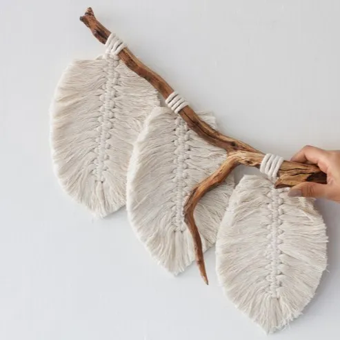 white 3 feather syle wall hanging