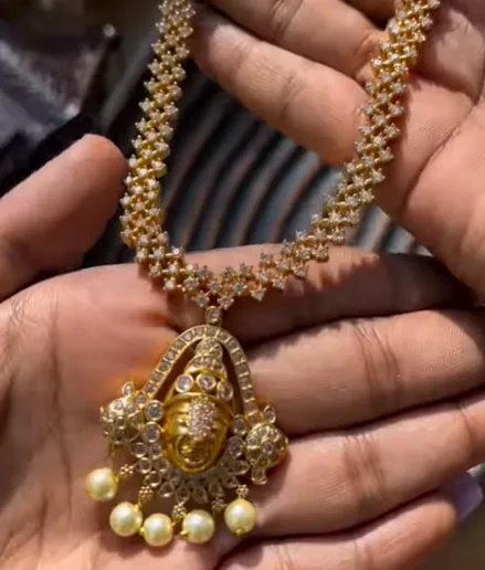 Beautiful divinely diamond replica neckset